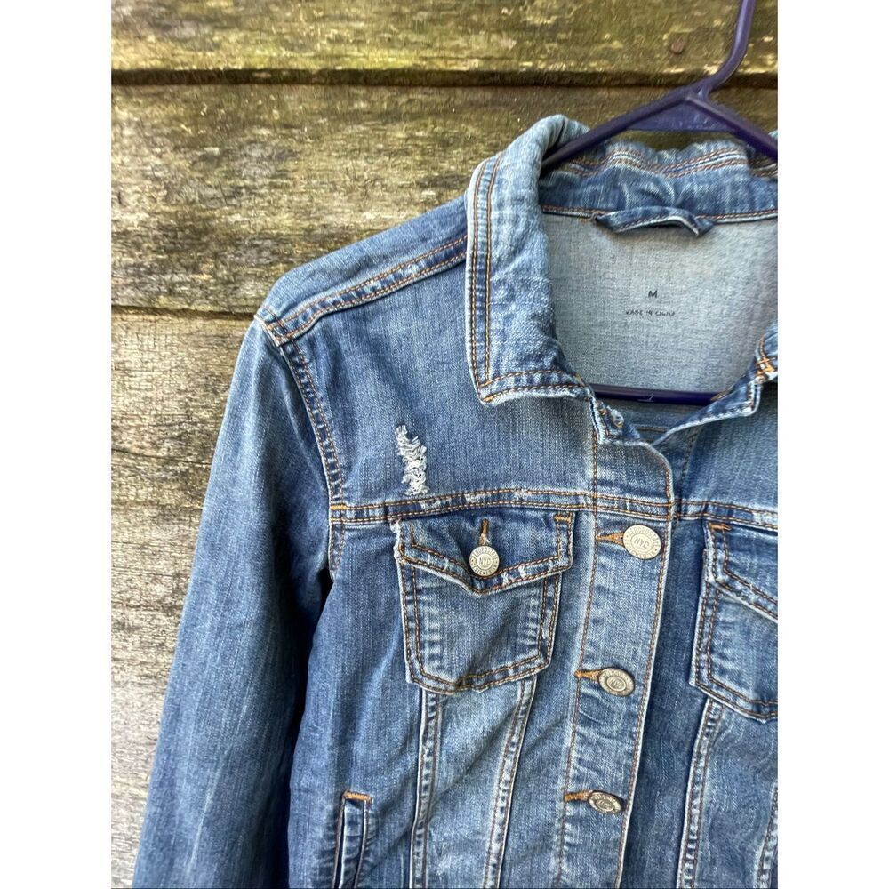 Aeropostale size M denim jacket. Lightly distressed. - Picture 6 of 8